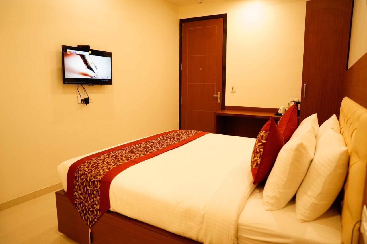 The Amer Valley Hotel Jaipur Buitenkant foto